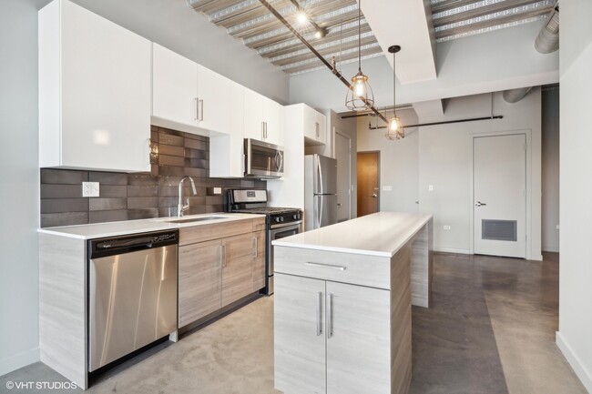 Building Photo - 1241 N Milwaukee Ave