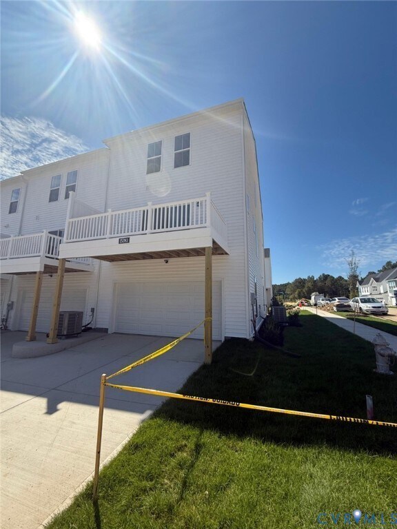 Building Photo - 15339 Sunray Aly