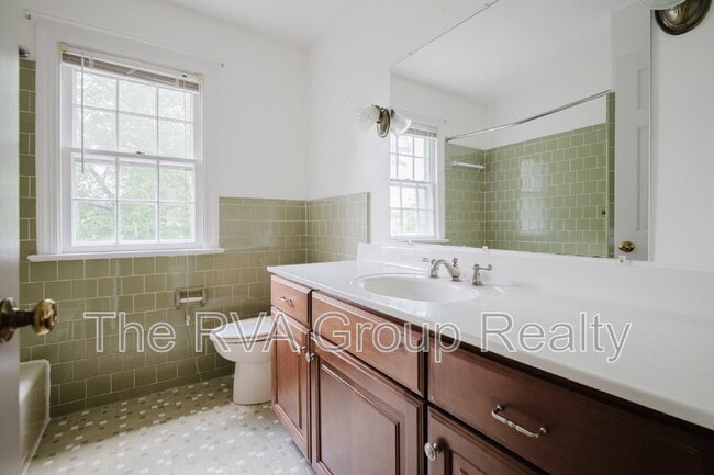 Building Photo - 10075 Aragon Dr