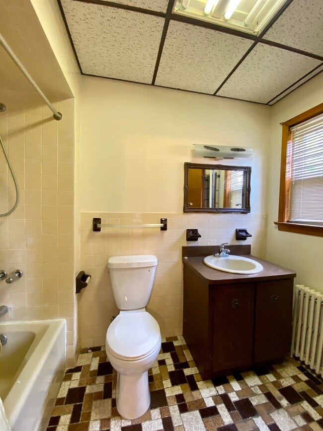 Building Photo - 16 Perrine Ave