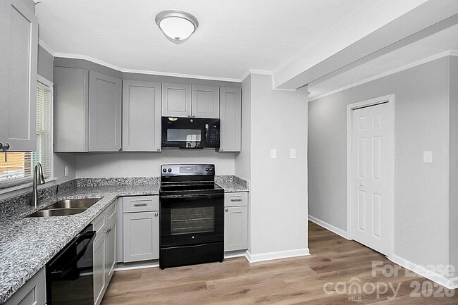 Building Photo - 1017 McLain Rd