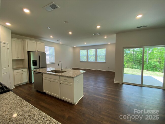 Building Photo - 14057 Lake Home Ln