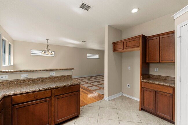 Building Photo - 1230 Nicholas Manor