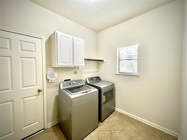 Building Photo - 6718 Glenkirk Pl
