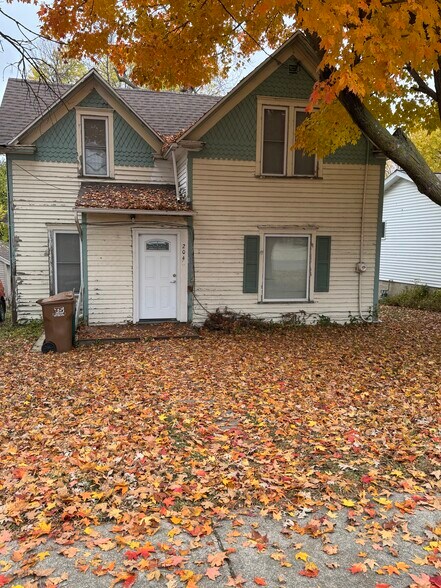 Building Photo - 204 Independence Ave S