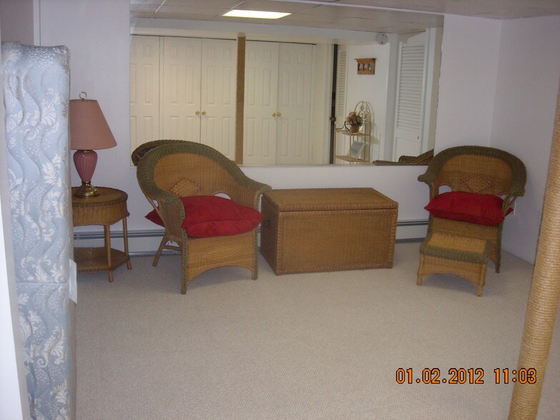 Building Photo - 170 Mill Plain Rd