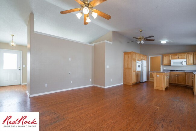 Building Photo - Pet Friendly - 4 Bed 2 Bath for rent in St. George