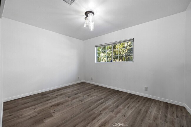 Building Photo - 16938 Hartland St