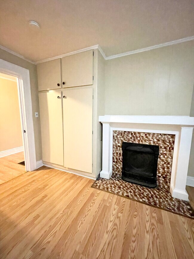 Building Photo - 2018 Clifton Ave