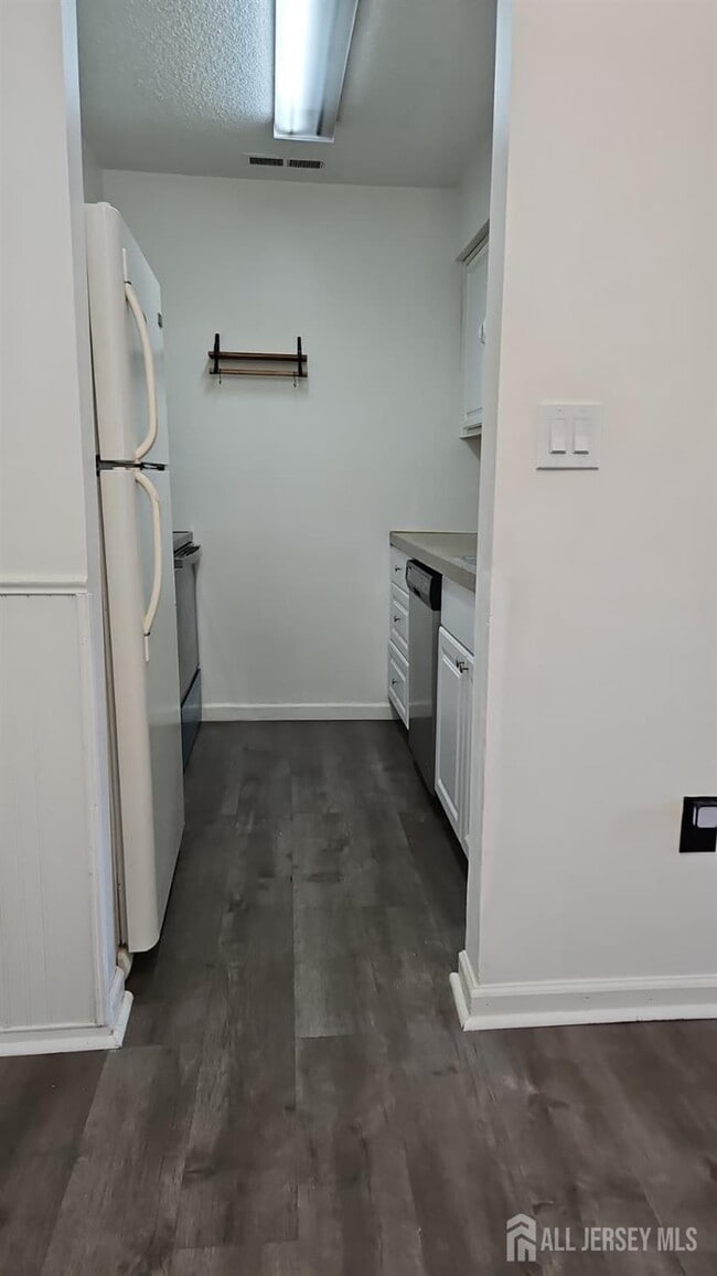 Building Photo - 909 Ravens Crest Dr