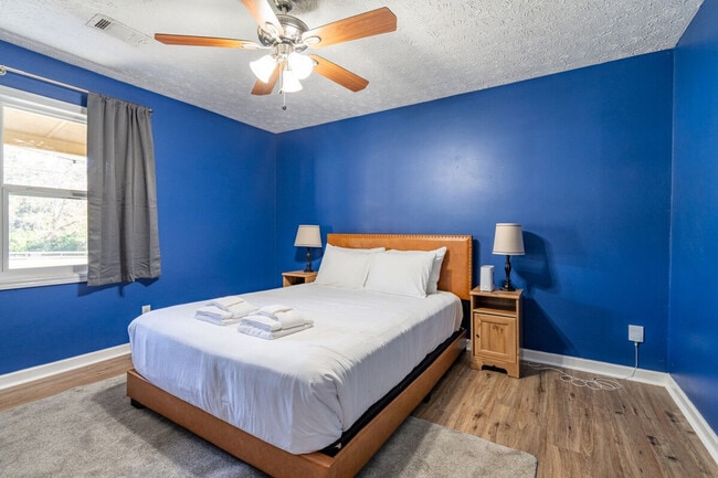 Building Photo - 4375 Park St