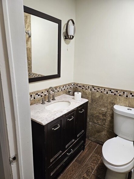 Building Photo - 1648 E 55th St