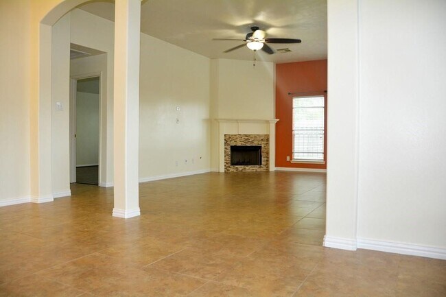 Building Photo - 8047 High Hollow Ln