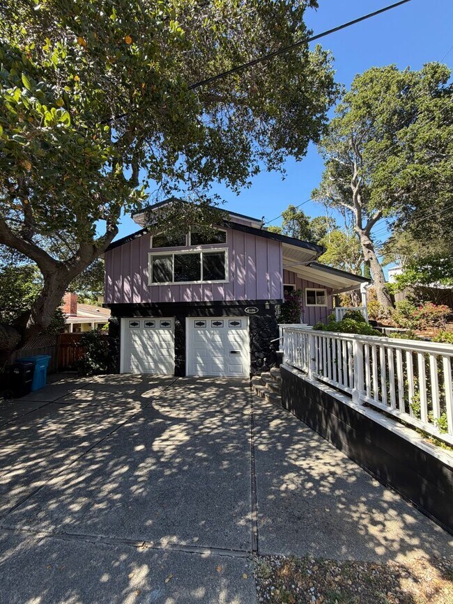 Building Photo - Charming Residence in Belmont