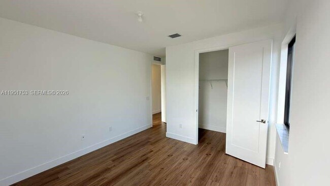 Building Photo - 19700 NE 14th Ave