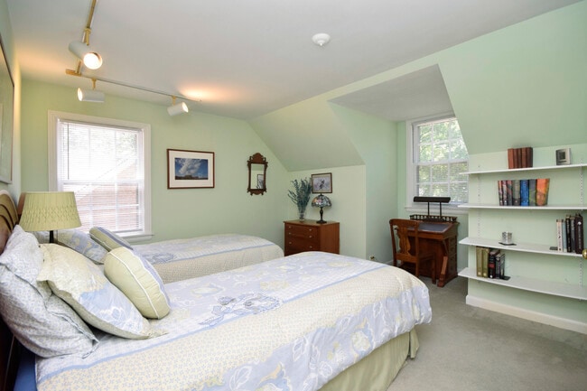 Building Photo - 319 Wesley Ave