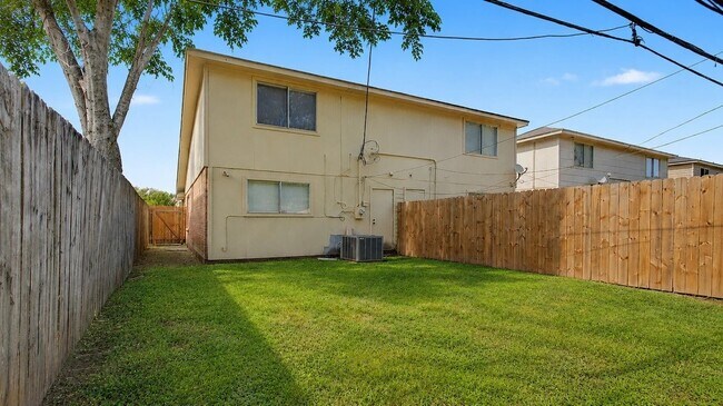 Building Photo - 6702 Tamar Dr