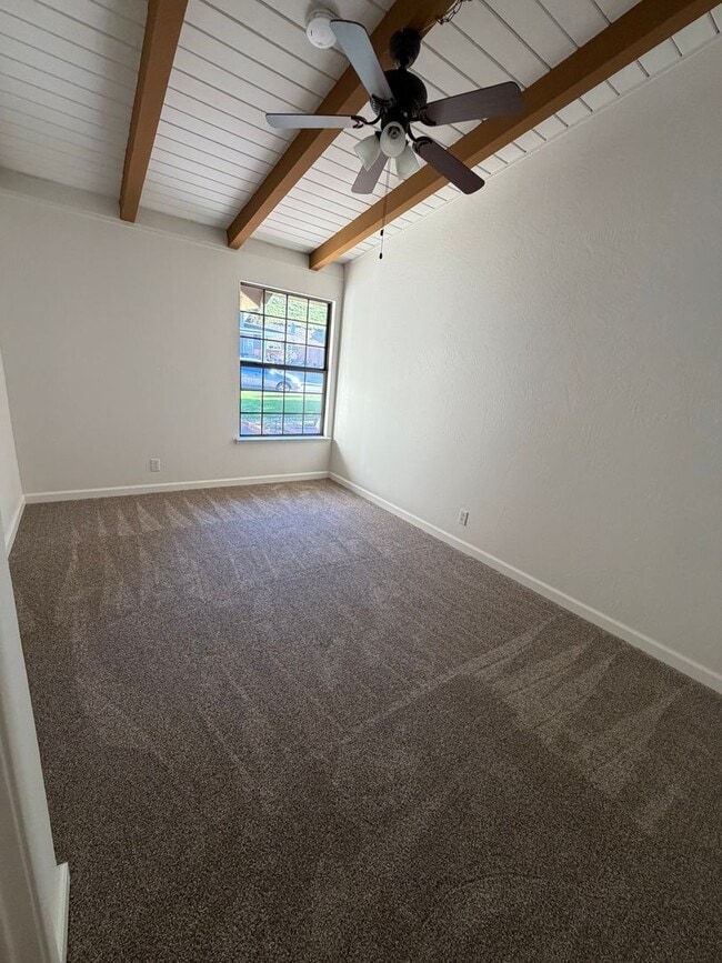 Building Photo - Welcome to this stunning 3 bedroom 2 bathroom home located in Fremont