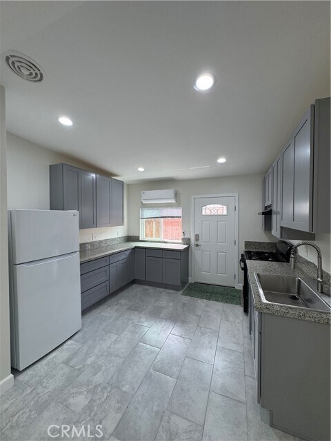 Building Photo - 8418 Stewart and Gray Rd