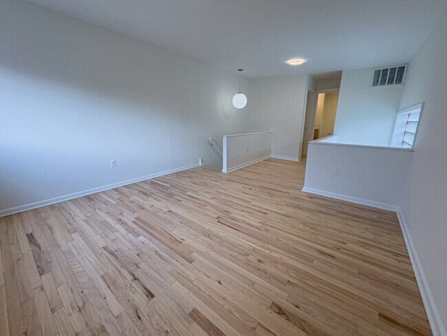 Building Photo - 2036 Wallace St