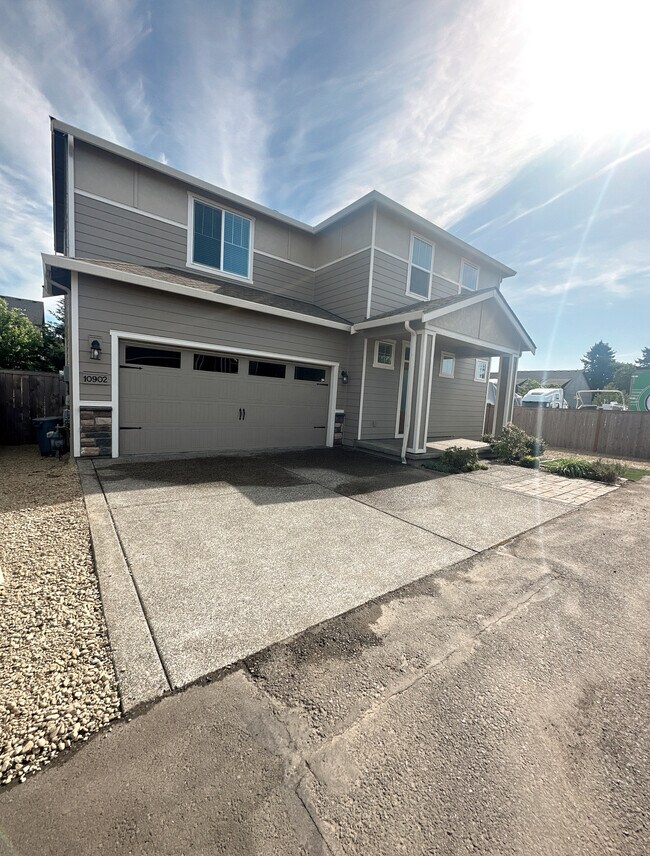 Building Photo - 10902 NE 120th Ave