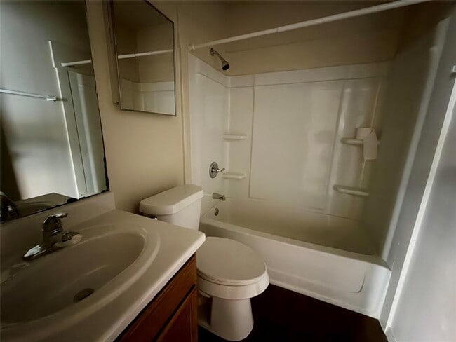 Building Photo - 1510 S Medina St