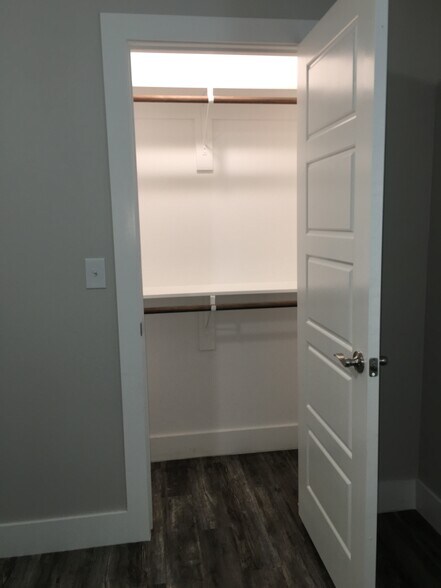 Building Photo - 709 W Woodard St