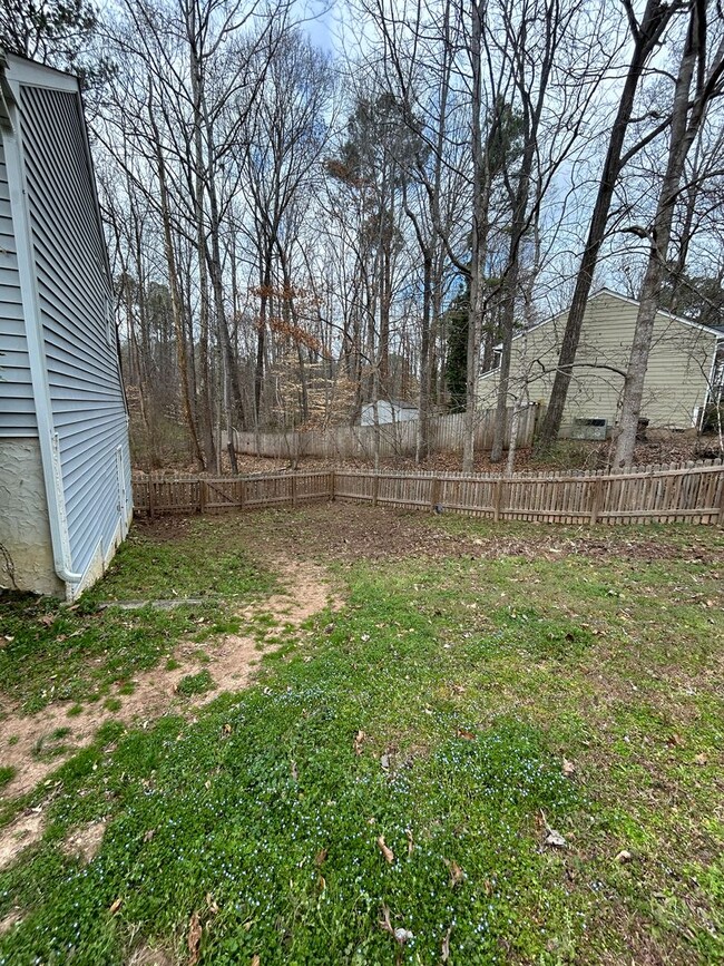 Building Photo - Charming 3-Bedroom Home with Fenced Yard &...