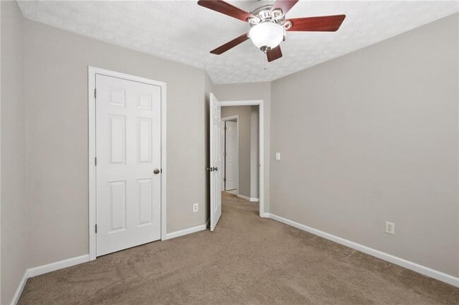 Building Photo - 2880 Georgian Manor Dr