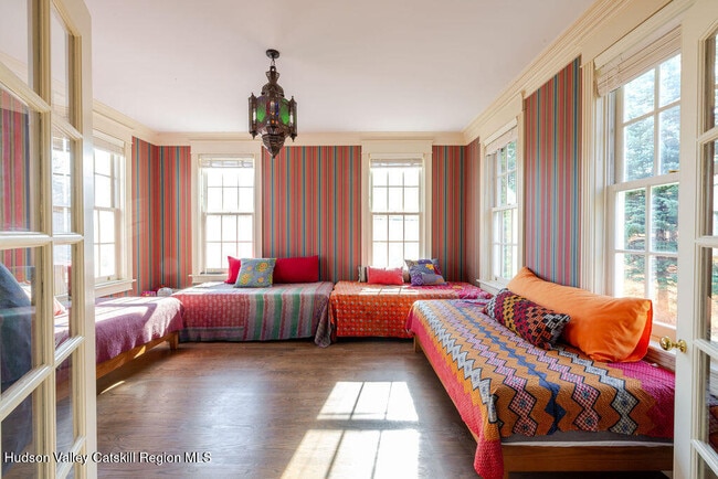 Building Photo - 136 Tory Hill Farm Rd