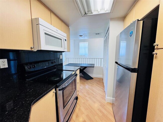 Building Photo - 2827 N Course Dr