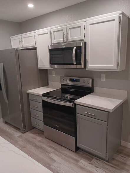 Kitchen - 2910 W Marconi Ave