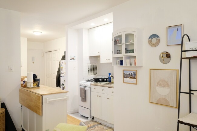 Building Photo - 1420 York Ave