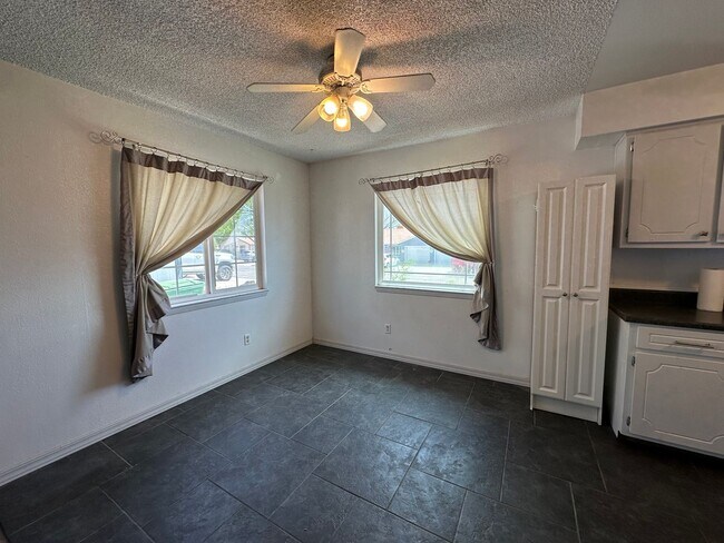Building Photo - 3 Bedroom 2 Bathroom Duplex available to rent in Farmington