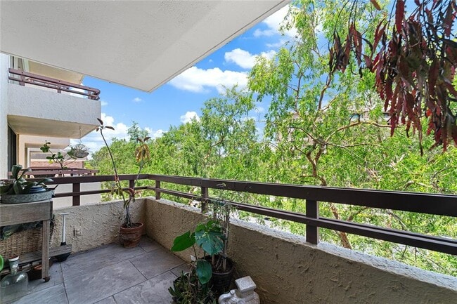 Building Photo - 5700 Mariner St