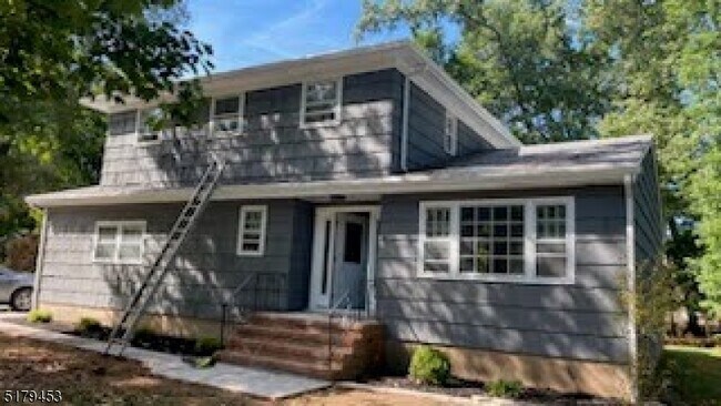 Building Photo - 4 Fern Ct