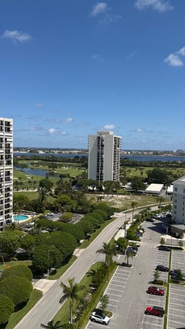 Building Photo - 2425 Presidential Way