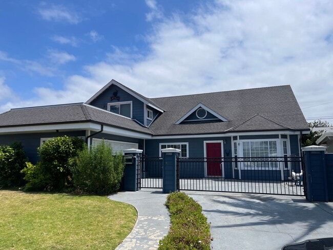 3BR/2BA By the beach. - 3BR/2BA   By the beach.