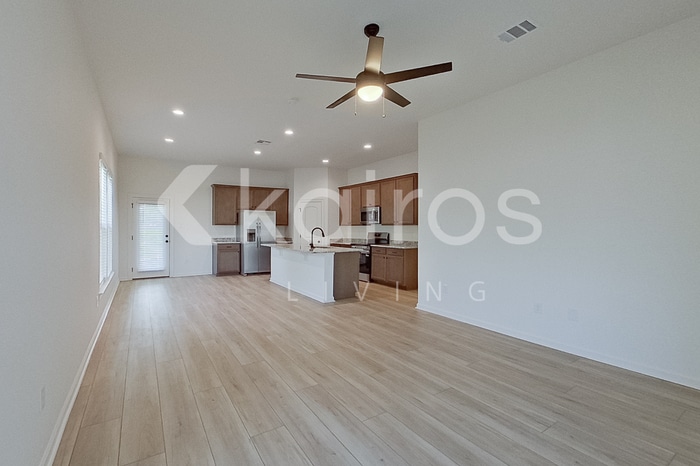 Building Photo - 121 Rainfall Ln