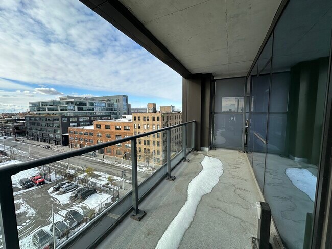 Building Photo - 225 N Elizabeth St