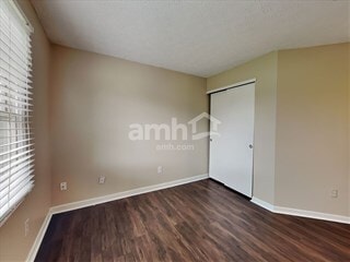 Building Photo - 1217 Walker Springs Dr