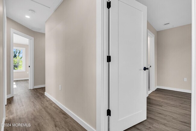 Building Photo - 333 1st St