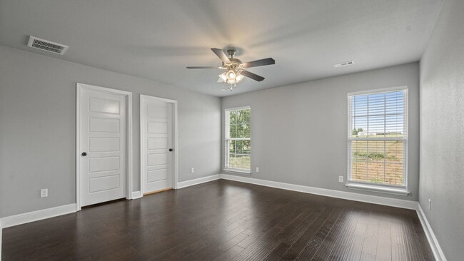 Building Photo - "Charming Bentonville Home: 3 Beds, 2 Bath...