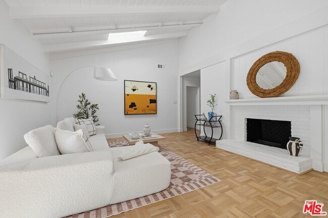 Building Photo - 864 Bienveneda Ave