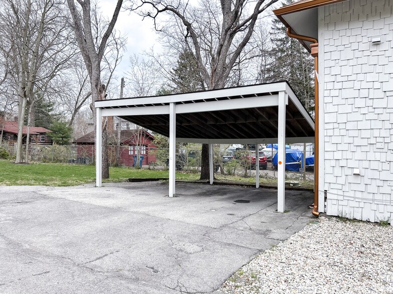 Building Photo - 2150 E 75th St