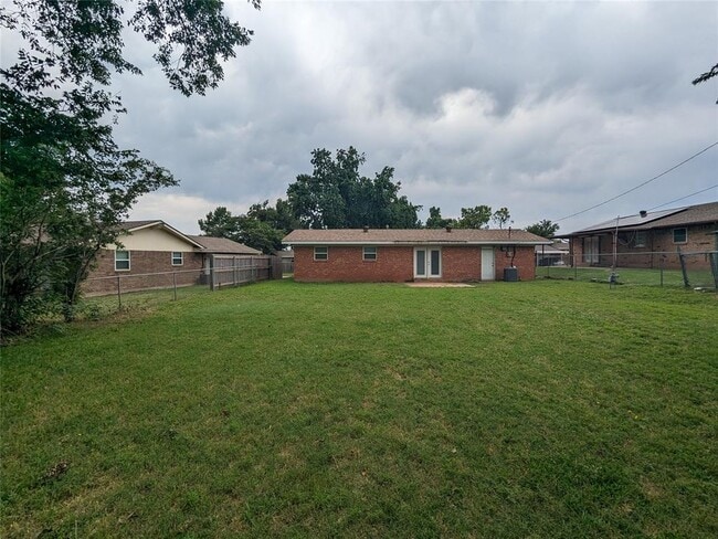 Building Photo - 1404 Heather Ln