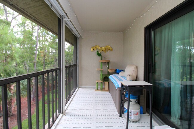 Building Photo - 5767 Deauville Cir