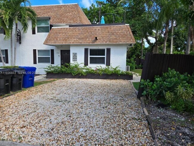 Building Photo - 1300 NW 4th Ave