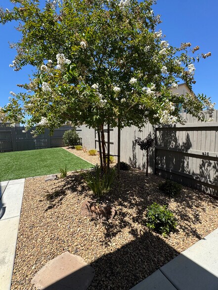 Building Photo - 5049 Cardero Way