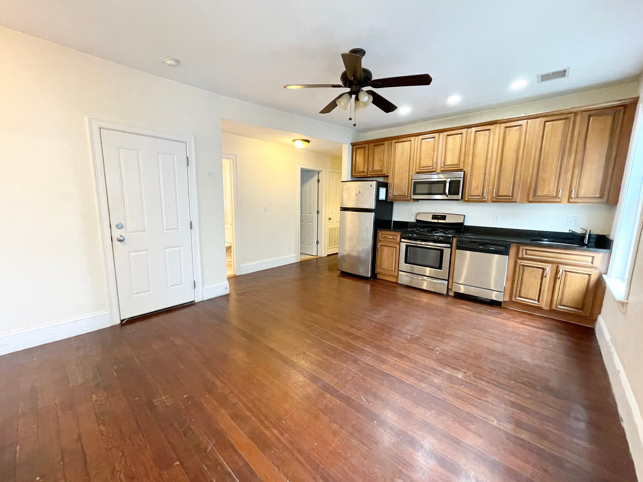 Building Photo - 178 Hillside St